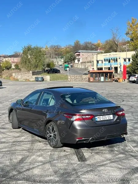 Toyota Camry 2018 — photo 2