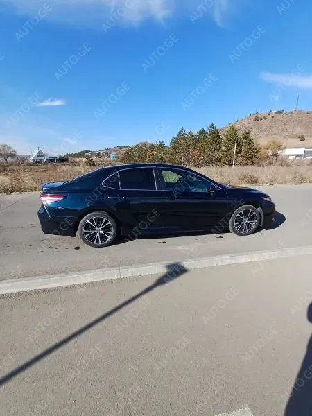 Toyota Camry 2018 — photo 2