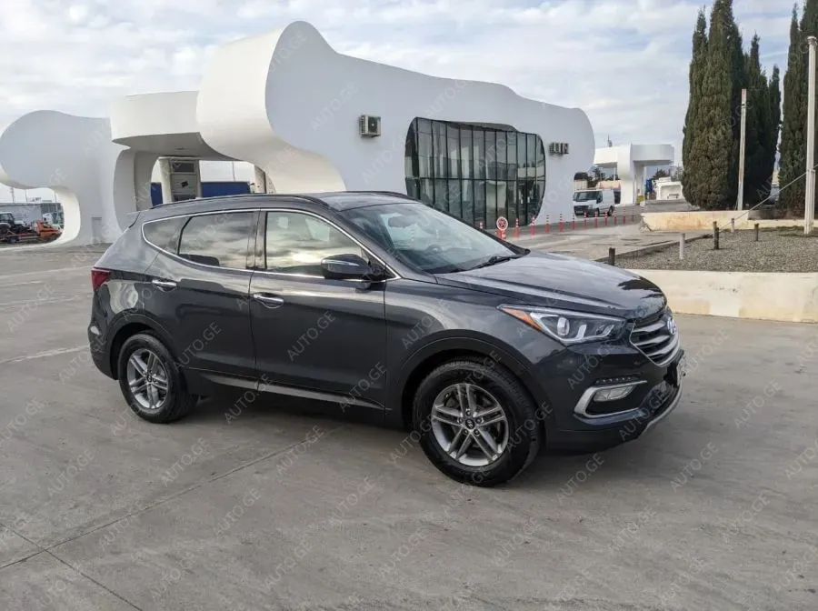 Hyundai Santa-Fe 2018 — photo 2