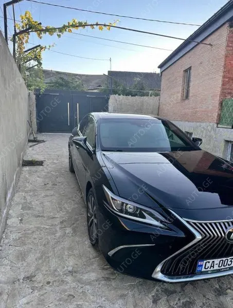 Lexus Es350 2018 — photo 2