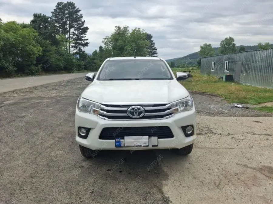 Toyota Hilux 2018 — photo 2