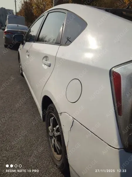 Toyota Prius 2011 — photo 2