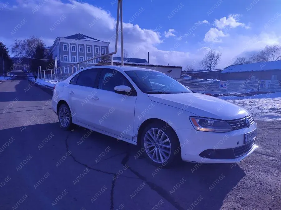 Volkswagen Jetta 2011 — photo 2