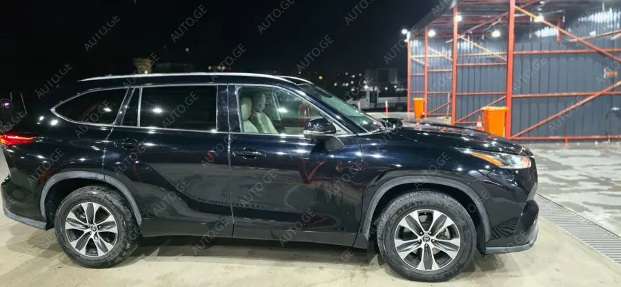 Toyota Highlander 2021 — photo 2