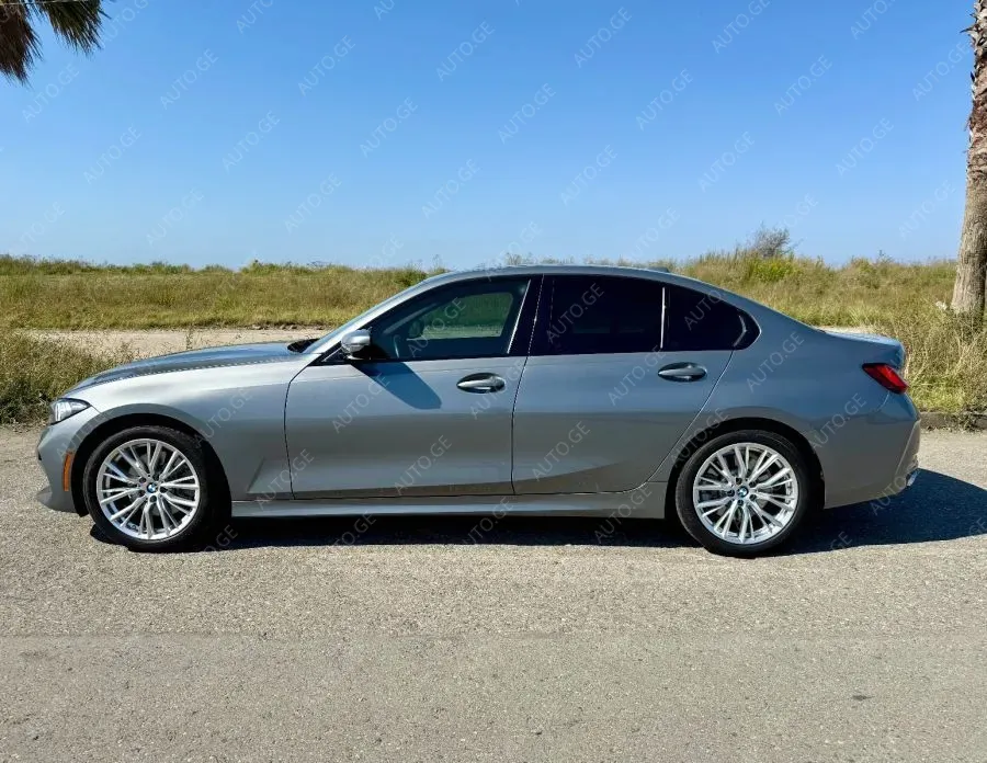 BMW 330 2023 — photo 2