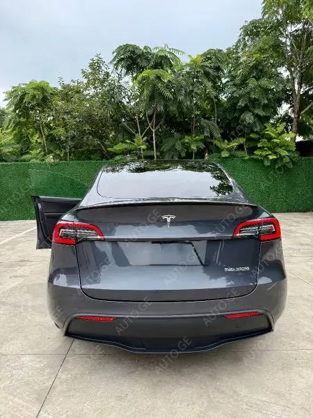 Tesla Model Y 2022 — photo 2