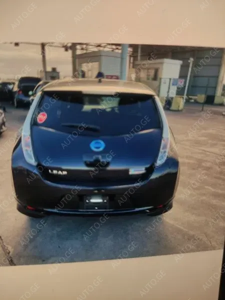Nissan Leaf 2017 — photo 2