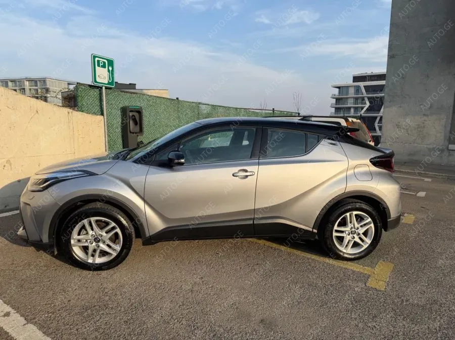 Toyota C-HR 2022 — photo 2