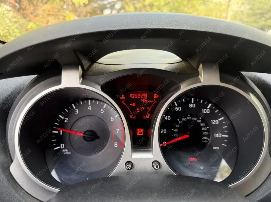Nissan Juke 2011 — photo 2