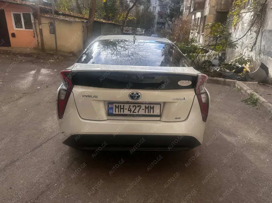 Toyota Prius 2016 — photo 2