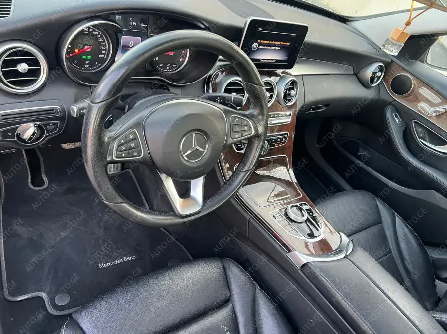 Mercedes-Benz C-300-Merc 2017 — photo 2