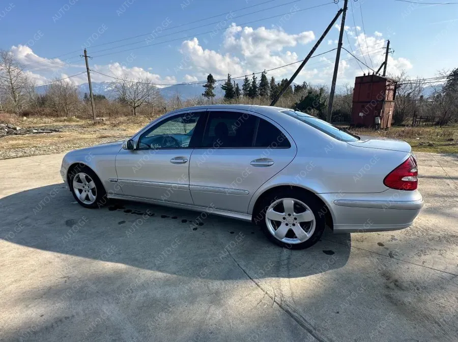 Mercedes-Benz E-500C 2005 — photo 2