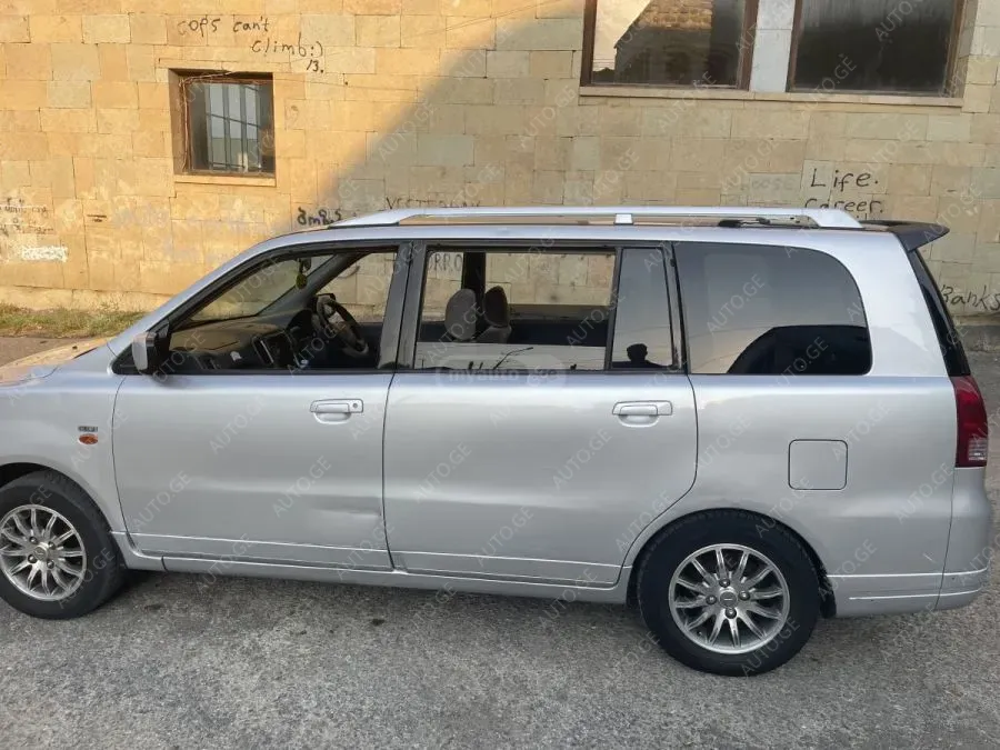 Mitsubishi Dion 2001 — photo 2