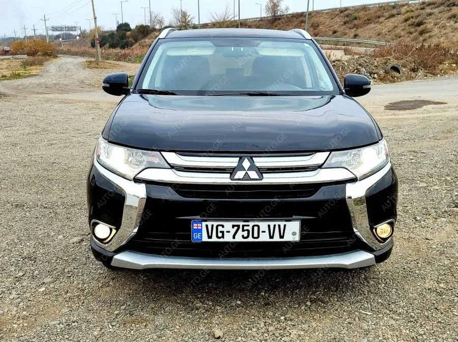 Mitsubishi Outlander 2018 — photo 2