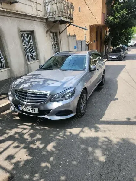 Mercedes-Benz E-200C 2013 — photo 2