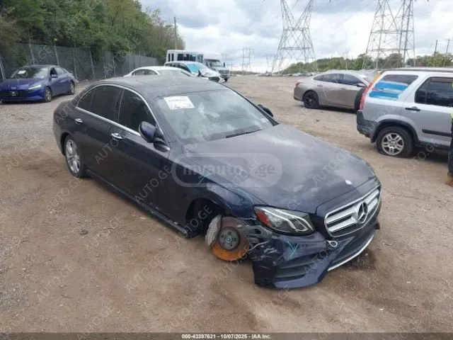Mercedes-Benz E-300C 2017 — photo 2