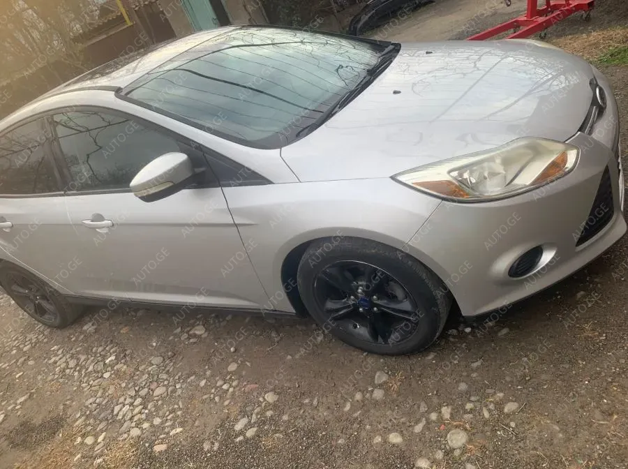 Ford Focus 2014 — photo 2