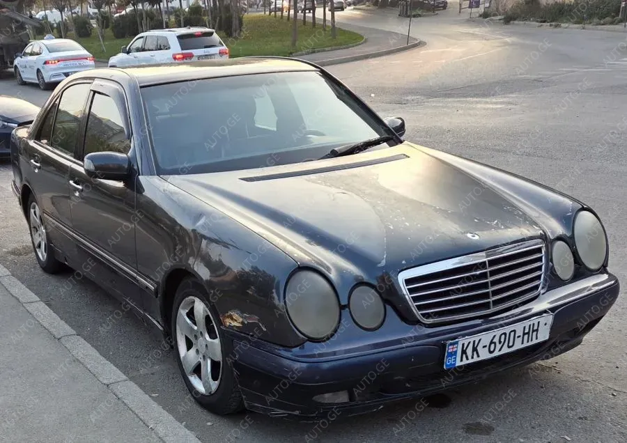 Mercedes-Benz E-320C 2000 — photo 2
