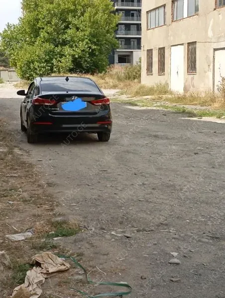 Hyundai Elantra 2017 — photo 2