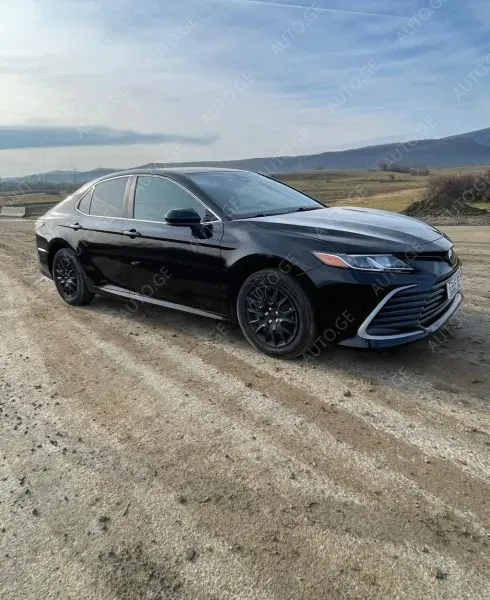 Toyota Camry 2021 — photo 2