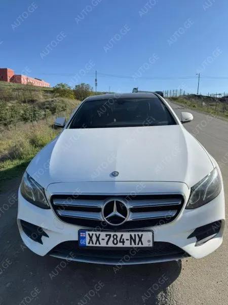 Mercedes-Benz E-300C 2016 — photo 2