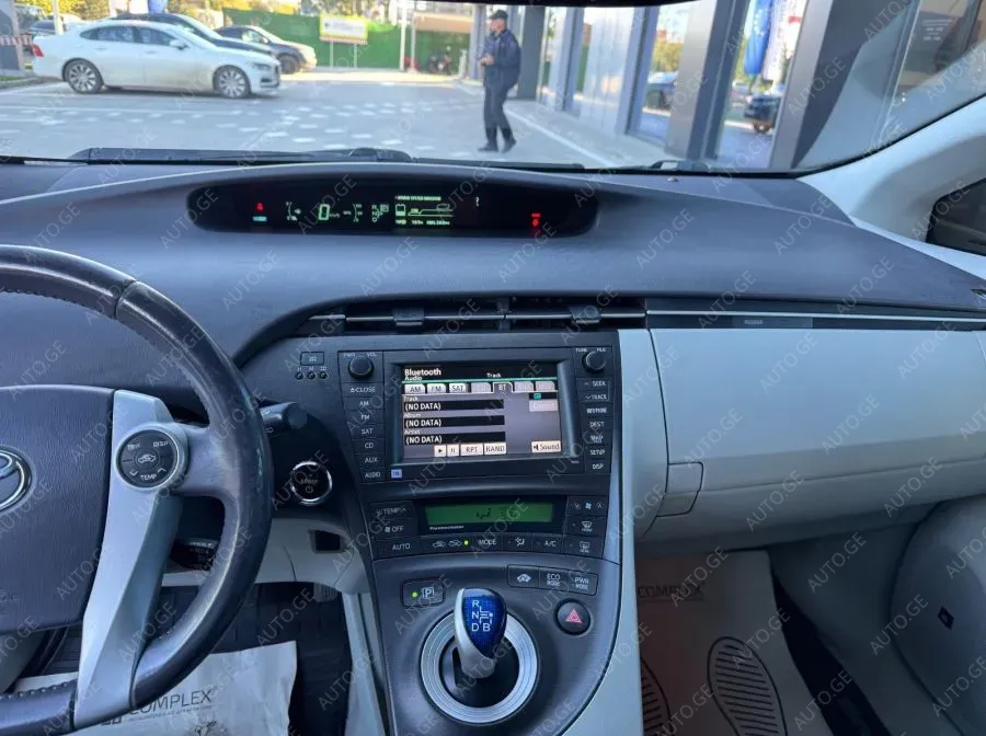 Toyota Prius 2010 — photo 2