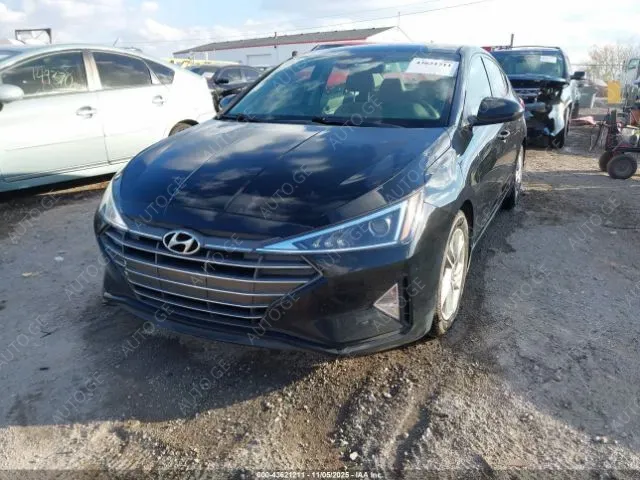 Hyundai Elantra 2020 — photo 2