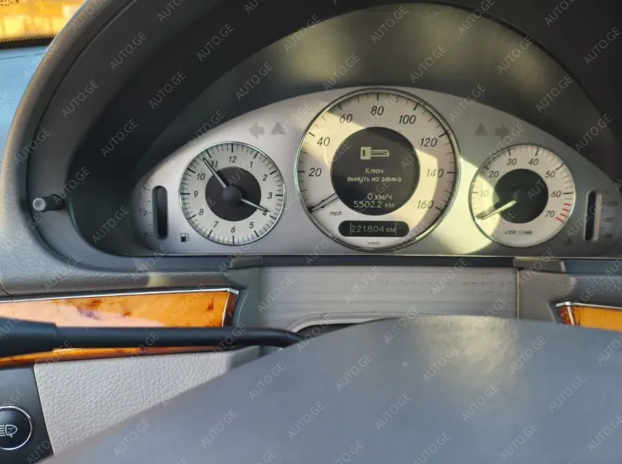 Mercedes-Benz E-350C 2007 — photo 2
