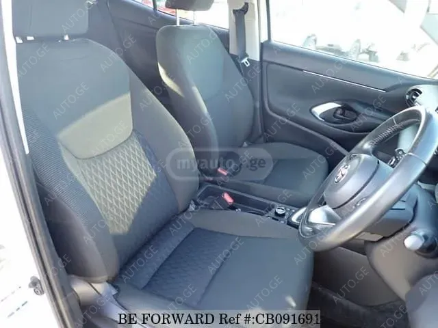 Toyota Yaris 2020 — photo 2