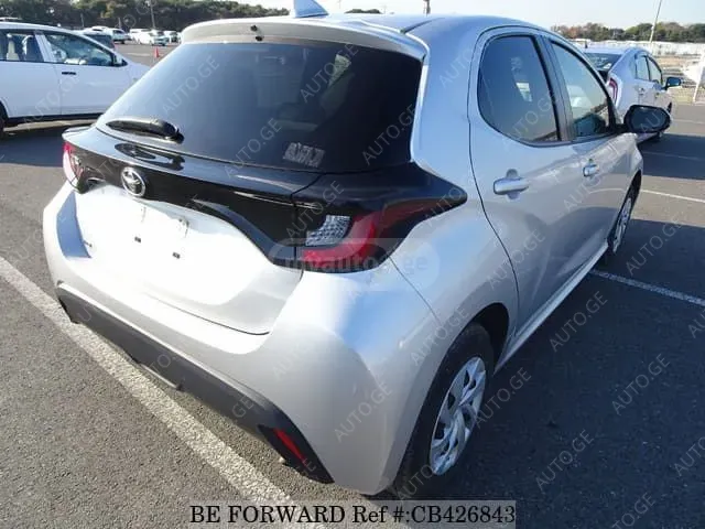 Toyota Yaris 2021 — photo 2