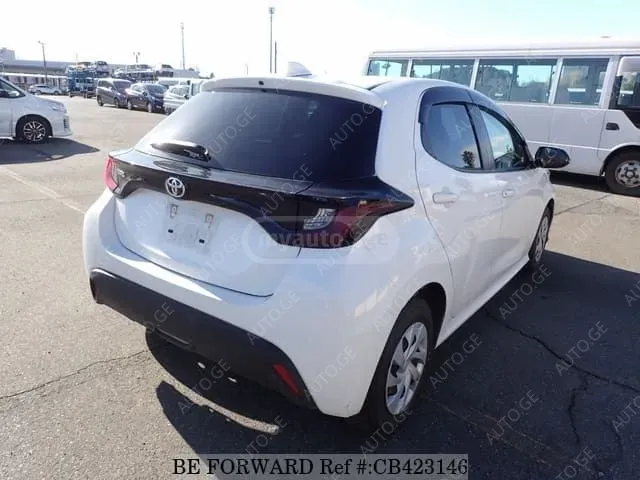 Toyota Yaris 2022 — photo 2