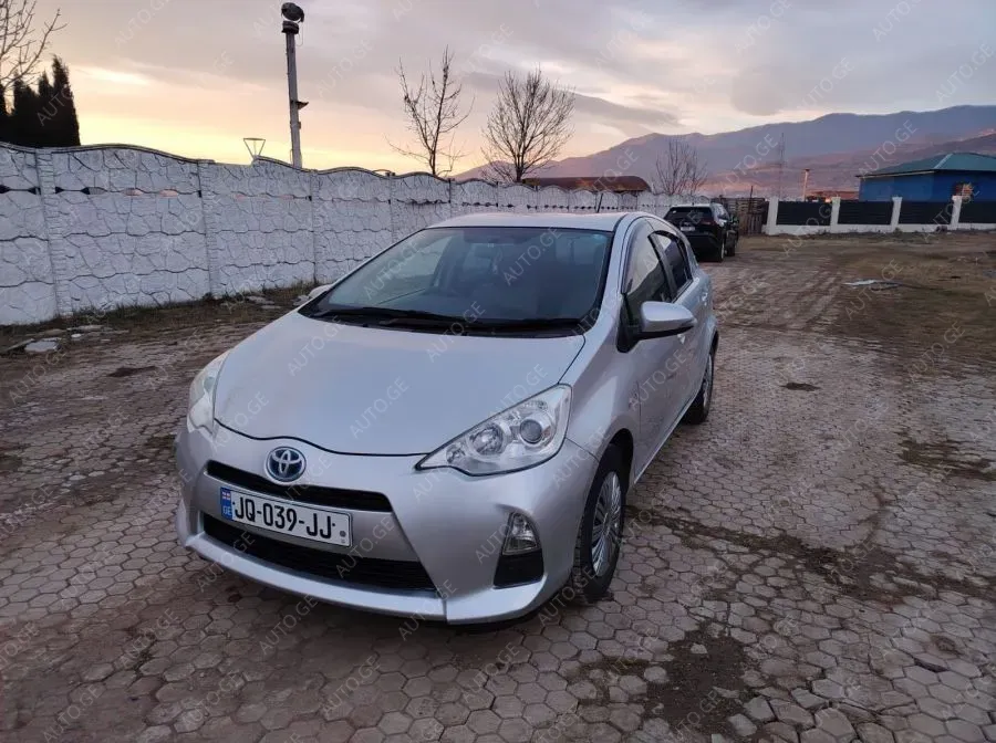 Toyota Aqua 2012 — photo 2