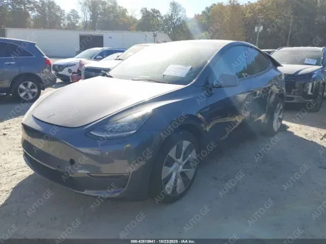 Tesla Model Y 2022 — photo 2
