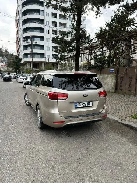 Kia Sedona 2017 — photo 2