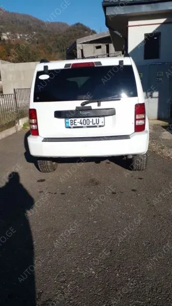Jeep Liberty 2011 — photo 2