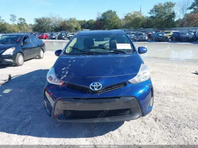 Toyota Prius V 2017 — photo 2