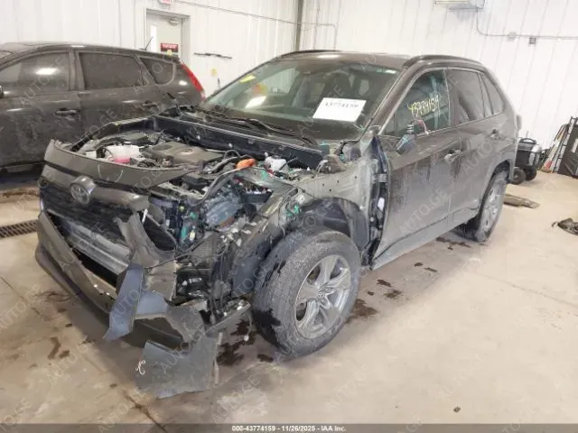 Toyota Rav4 2022 — photo 2