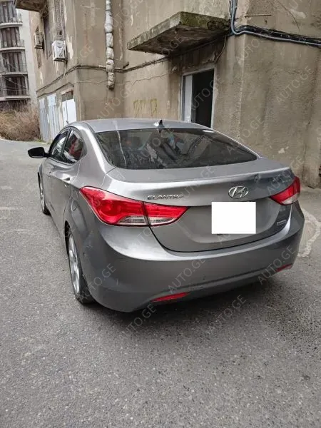 Hyundai Elantra 2011 — photo 2