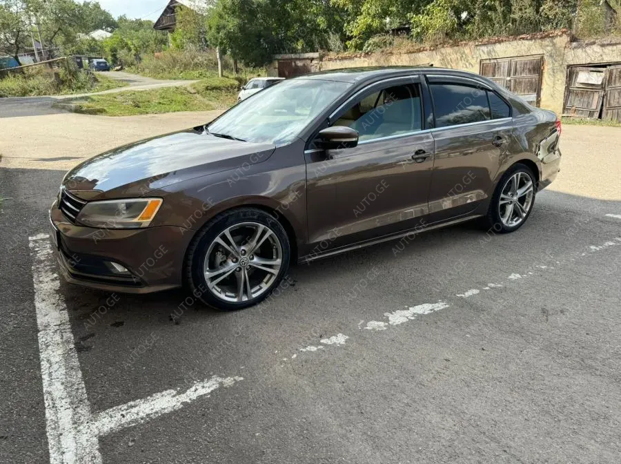 Volkswagen Jetta 2015 — photo 2