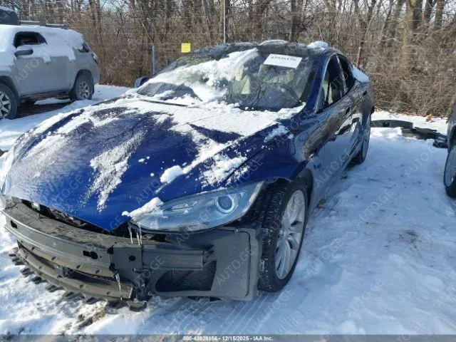 Tesla Model S 2016 — photo 2