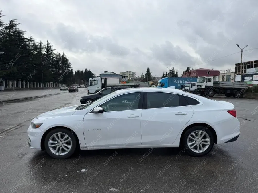 Chevrolet Malibu 2017 — photo 2