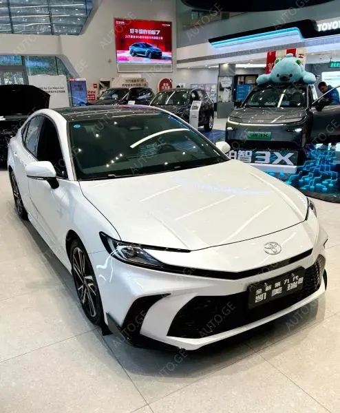 Toyota Camry 2026 — photo 2