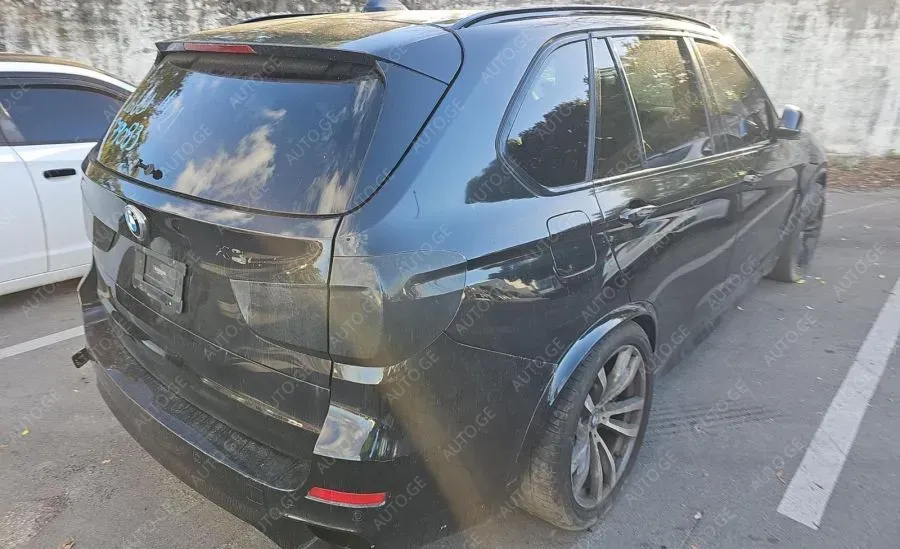 BMW X5 2015 — photo 2