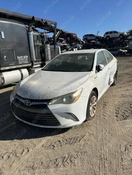 Toyota Camry 2015 — photo 2
