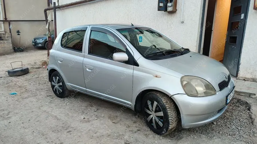 Toyota Vitz 2000 — photo 2