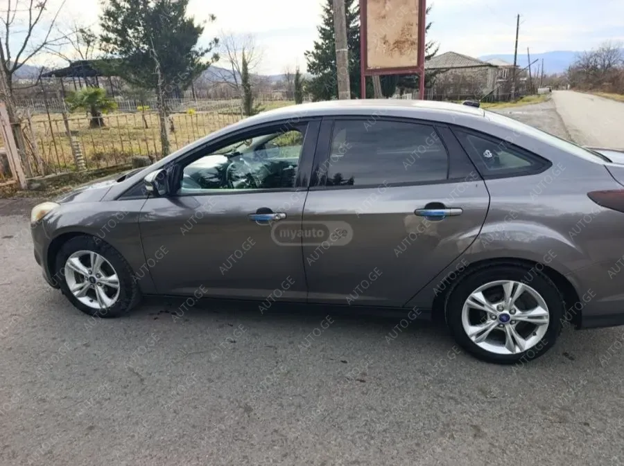 Ford Focus 2013 — photo 2