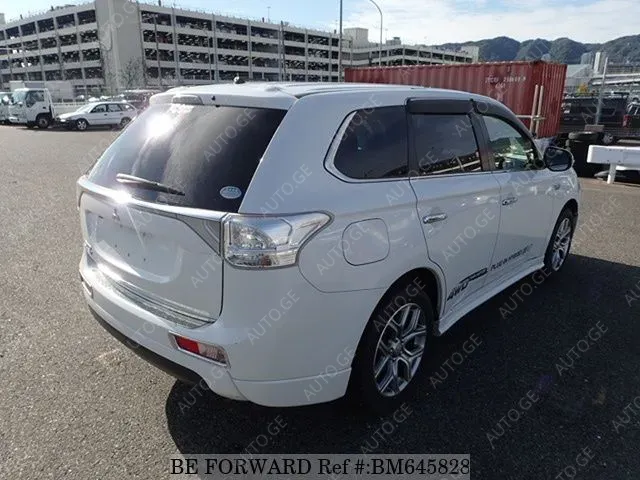 Mitsubishi Outlander 2013 — photo 2