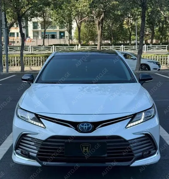 Toyota Camry 2025 — photo 2