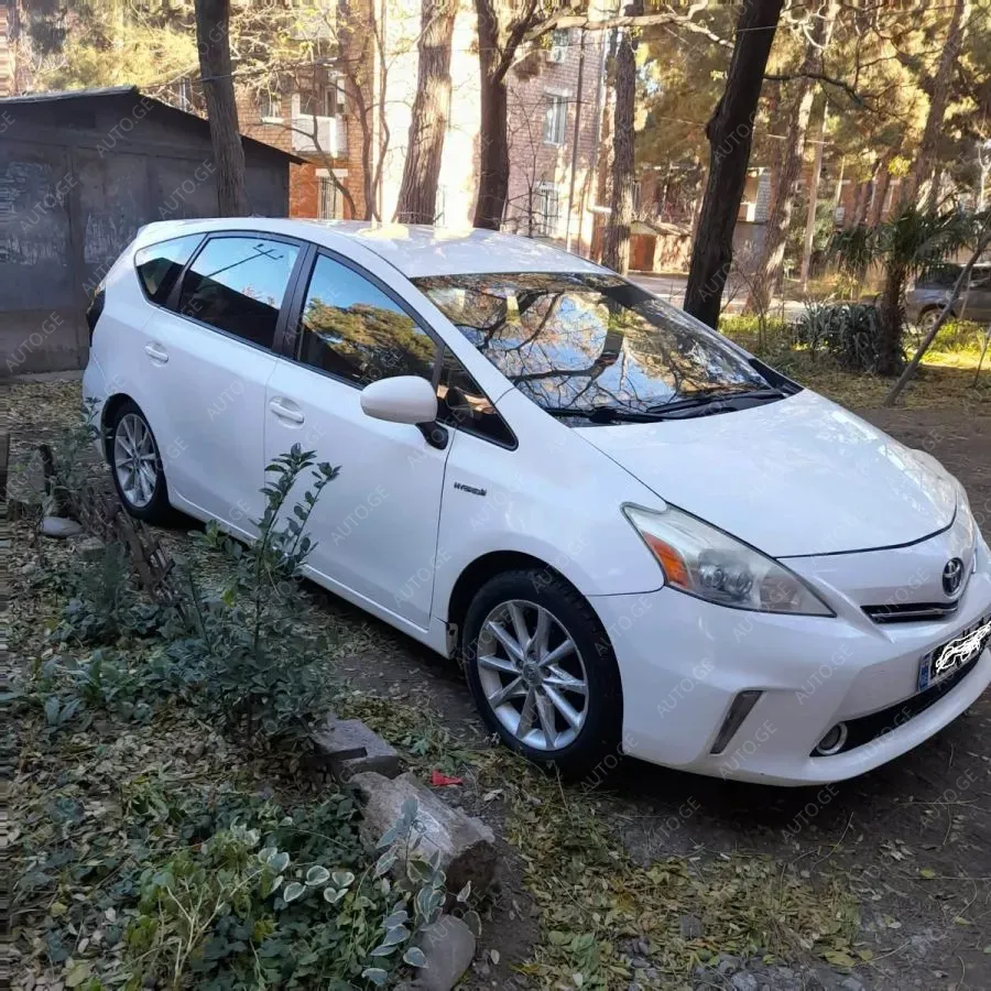 Toyota Prius V