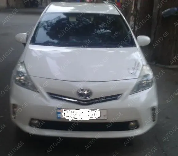 Toyota Prius V 2012 — photo 2